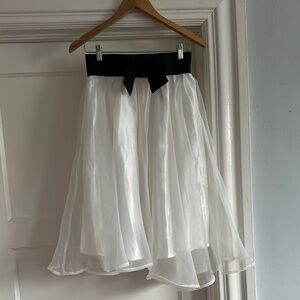 Elegant White Skirt with Black Elastic Waistband and Bow